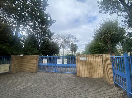 中野区立北中野中学校 70ｍ