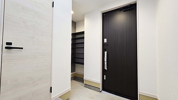 【施工例：玄関】現地、参考物件のご案内が可能！プレゼンテーション予約も受付中！お気軽にお問い合わせください！