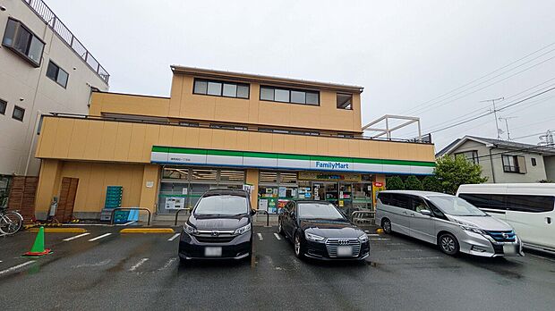 ファミリーマート 練馬高松一丁目店（約350m）