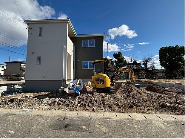 全1邸☆
駐車3台可能♪
完成に向けて現在建築工事中です☆土日・平日を問わず毎日モデルハウスにて物件説明会を開催中☆