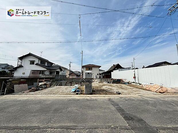 全3棟☆(左から3・2・1号棟)
完成に向けて現在建築工事中です☆住宅の構造や設備仕様・完成イメージなどの資料もお送りいたします♪お気軽にお問い合わせ下さい☆