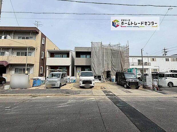 全3棟☆
各棟並列2台駐車可能♪
完成に向けて現在建築工事中です☆住宅の構造や設備仕様・完成イメージなどの資料もお送りいたします♪お気軽にお問い合わせ下さい☆