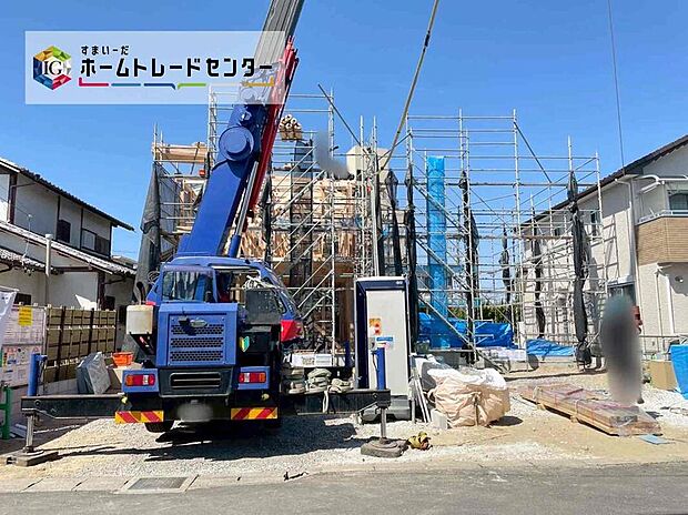 全２棟☆左１号棟・右２号棟
完成に向けて現在建築工事中です☆土日・平日を問わず毎日モデルハウスにて物件説明会を開催中お気軽にお問い合わせください☆