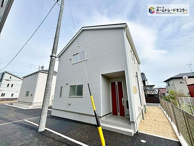 全４邸☆３号棟
堂々完成しました！各棟、並列２台駐車可能です♪ぜひ現地にて、実際の建物・街並み・日当たり、住宅の構造や設備仕様など、いつでもお気軽にお問い合わせ下さい。
