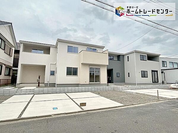 敷地面積５１坪以上のゆとり溢れるお住まいです。駐車スペースはお車４台分ございますので建物全体が開放的です！新たな住まいでのびのびとした新生活を始めてみませんか♪