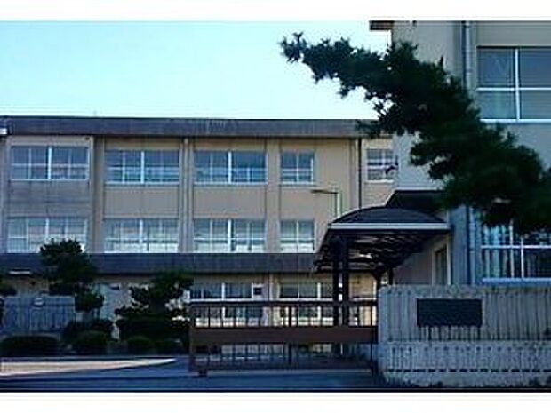 四日市市立西朝明中学校（約2,200m）