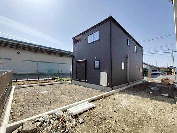 【外観写真】完成に向けて現在建築工事中です☆土日・平日を問わず毎日モデルハウスにて物件説明会を開催中☆お気軽にお問い合わせ下さい☆