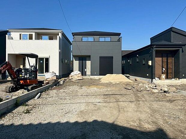 【現地外観写真】2号棟
建築中のためモデルハウスで構造説明会を開催しております☆設備や構造などご説明いたします!