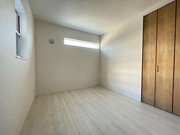 【居室】2号棟
納戸がございます♪普段は隠しておきたいお掃除道具やシーズンオフの衣類、季節家電など、収納可能です♪