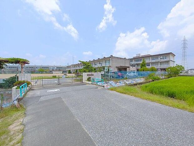 弥富市立白鳥小学校（約2,100m）