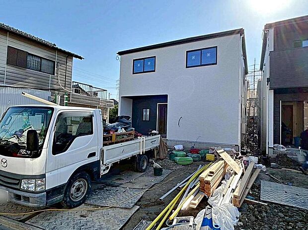【現地外観写真】全４邸☆２号棟
建築中のためモデルハウスで構造説明会を開催しております☆設備や構造などご説明いたします！お気軽にお問い合わせください♪