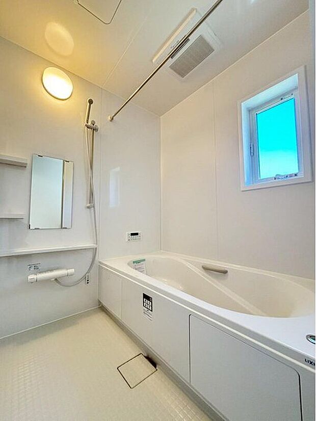 【浴室】1坪以上広さを設けた浴室で、ゆったりバスタイム♪
お子様と一緒に入るにも充分な広さです。
一日の疲れを癒せます♪