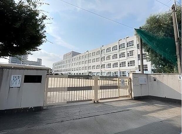 名古屋市立港楽小学校（約651m）