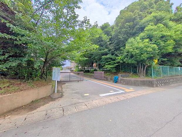 蟹江町立学戸小学校（約850m）