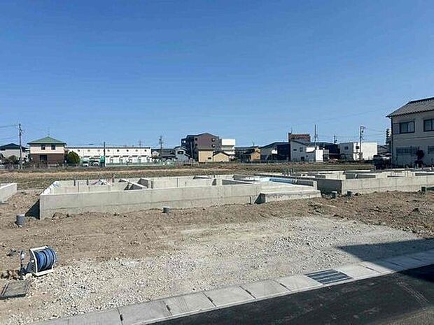 【現地外観写真】3号棟
住宅の構造や設備仕様・完成イメージなどのご質問はいつでもお気軽に0120-888-983までお問い合わせ下さいませ☆資料もお送りいたします♪