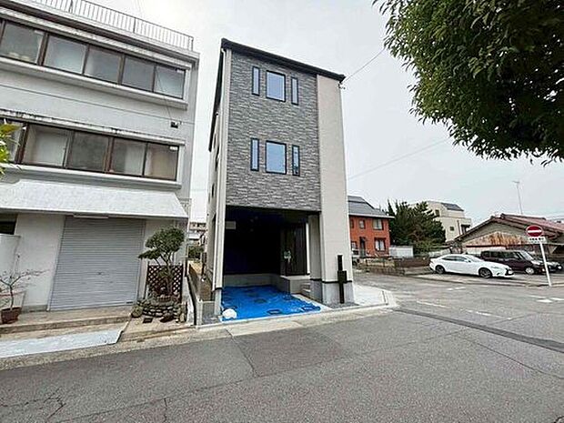 【前面道路含む現地写真】堂々完成いたしました!ぜひ現地にて、実際の建物・街並み・陽当たり等ご確認下さい♪お気軽にお問い合わせください☆