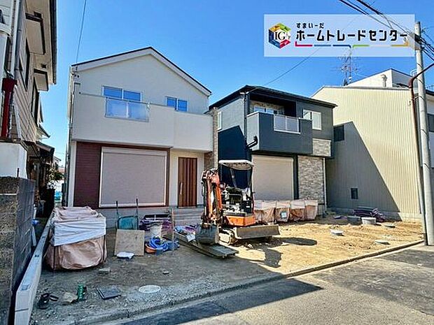 【現地外観写真】全２邸☆２号棟
並列２台駐車可能♪
完成に向けて現在建築工事中です☆設備や構造などご説明いたします！お気軽にお問い合わせください♪　