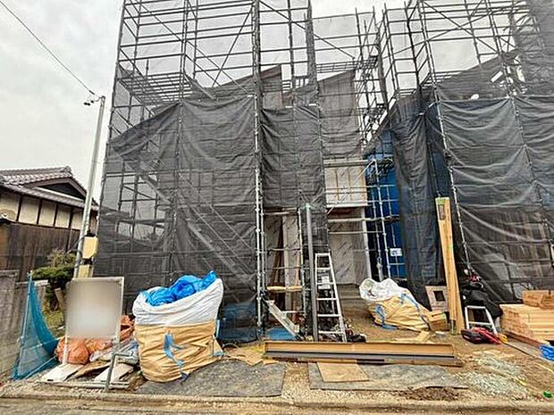 【 現地外観写真】２号棟
資料請求・ご見学いつでもお気軽にお問合せください☆笑顔と会話あふれる家族の未来を覗いてみませんか？