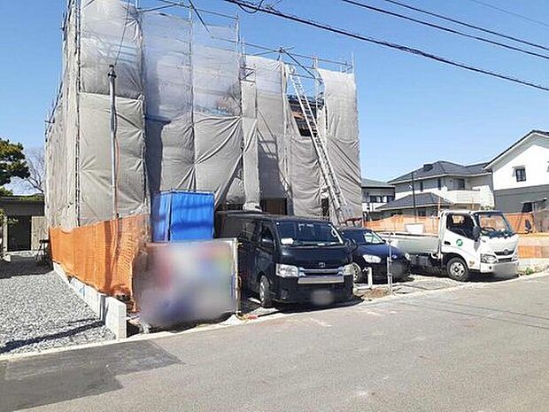 【現地外観写真】全２邸☆左から１号棟、２号棟
建築中のためモデルハウスで構造説明会を開催しております☆設備や構造などご説明いたします！お気軽に０１２０-８８８-９８３までお問い合わせください♪