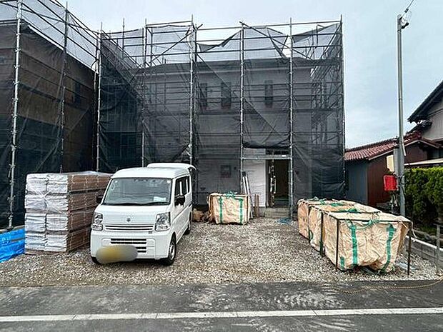 【現地外観写真】全３棟☆１号棟
建築中のためモデルハウスで構造説明会を開催しております☆設備や構造などご説明いたします！お気軽にお問い合わせください♪