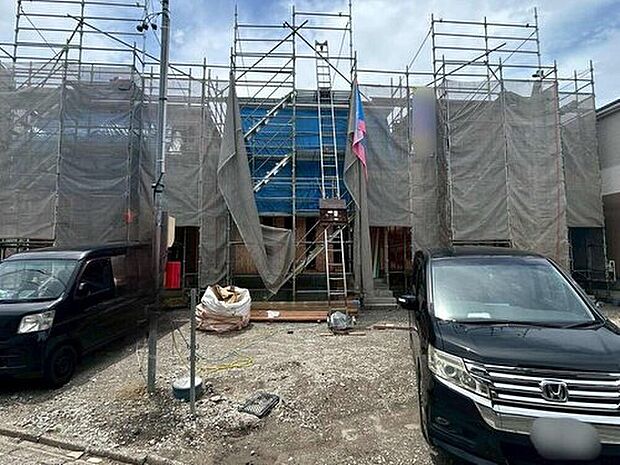 【現地外観写真】全３邸☆２号棟
建築中のためモデルハウスで構造説明会を開催しております☆設備や構造などご説明いたします！お気軽に０１２０-８８８-９８３までお問い合わせください♪