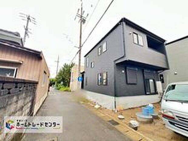 【現地外観写真】全5邸☆
完成に向けて現在建築工事中です☆土日・平日を問わず毎日モデルハウスにて物件説明会を開催中☆