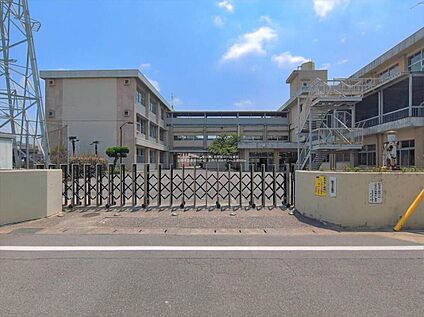 愛西市立佐屋中学校 1000m (徒歩13分)