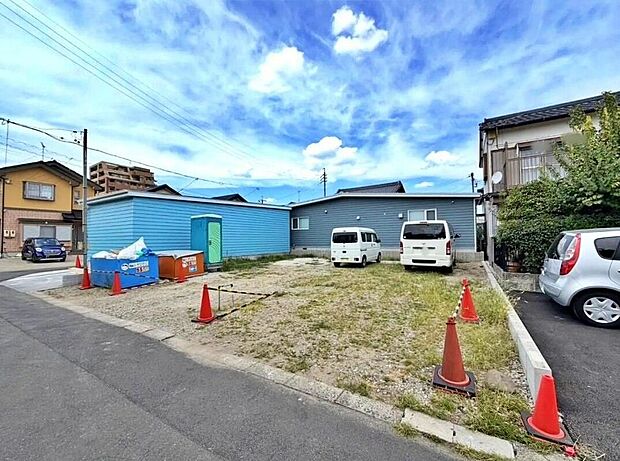 【現地外観写真】ご不明点等、スタッフがしっかりと説明させていただきます!お気軽にお問い合わせください♪