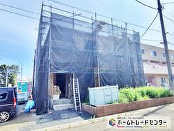 お車3台分の駐車スペースをご用意いたしました！前面の道路幅はゆったり5.9ｍなので、落ち着いて車の出し入れができます♪