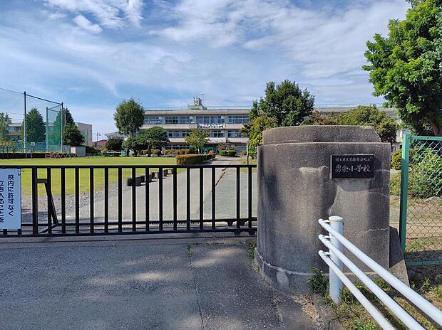 寄居町立男衾小学校まで650m 徒歩9分。お近くなので通学も安心♪
