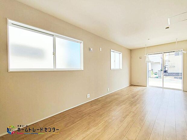 【リビング以外の居室】☆1号棟☆2面採光の洋室です。