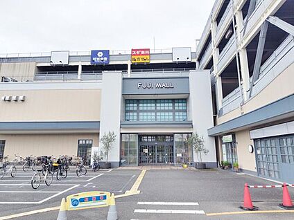 FUJI　MALL吹上 1000m(車で2分)