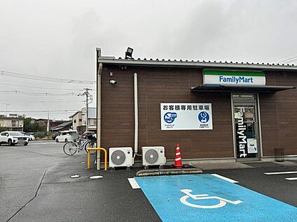 ファミリーマート熊谷石原店 320m(徒歩4分)