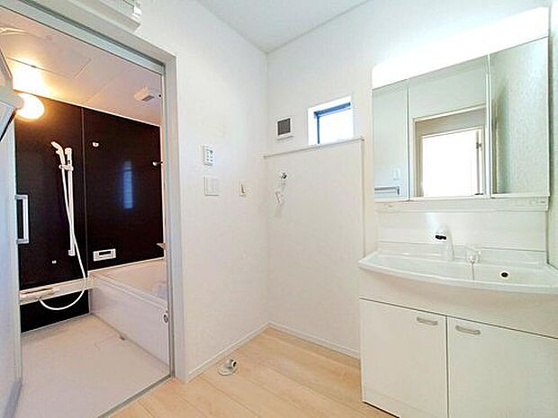 【脱衣所】【5号棟】脱衣スペースです