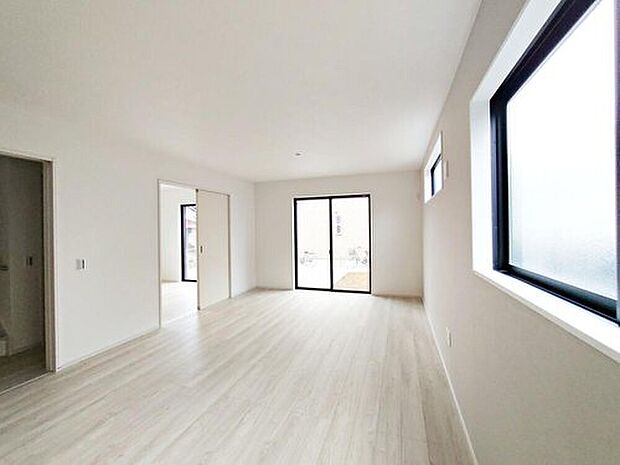 【 リビング】18帖あるリビングです。