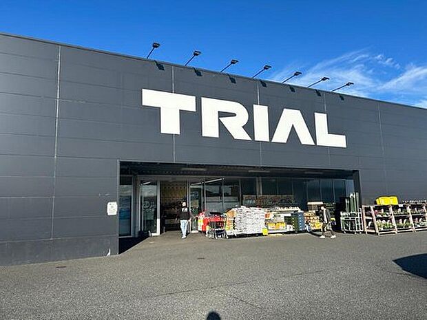 メガセンタートライアル上里店(約780m)