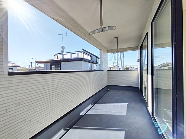 【全体区画図】お車３台分の駐車スペースをご用意いたしました！前面の道路は車の往来が少ない道となっておりますので、小さなお子様のいるご家庭も安心です♪