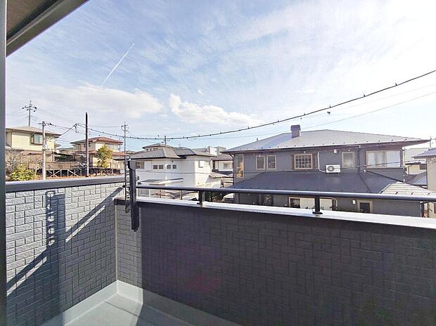 【バルコニー】バルコニーです。南向きで日当りも良く、洗濯物や布団もたくさん干せます♪
