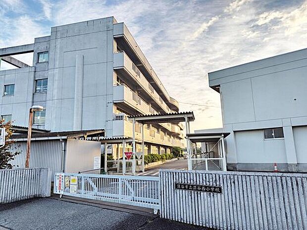 深谷市立西小学校（約2,700m）