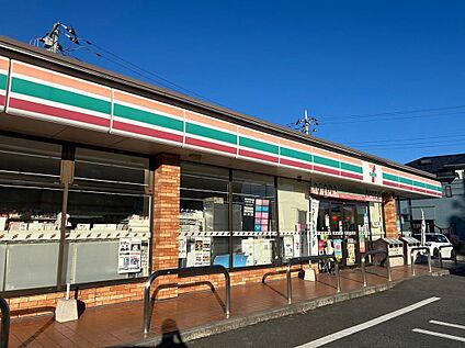 セブンイレブン 本庄南小学校前店 1800m (徒歩23分/自転車8分/車4分)