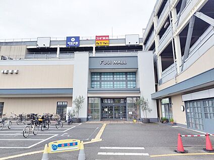 FUJI　MALL吹上 1190ｍ(徒歩15分／ 自転車で5分)