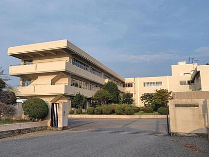 上里町立上里北中学校 900m(徒歩12分)