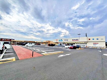 ヤオコー加須店 1400m(徒歩18分/車3分)