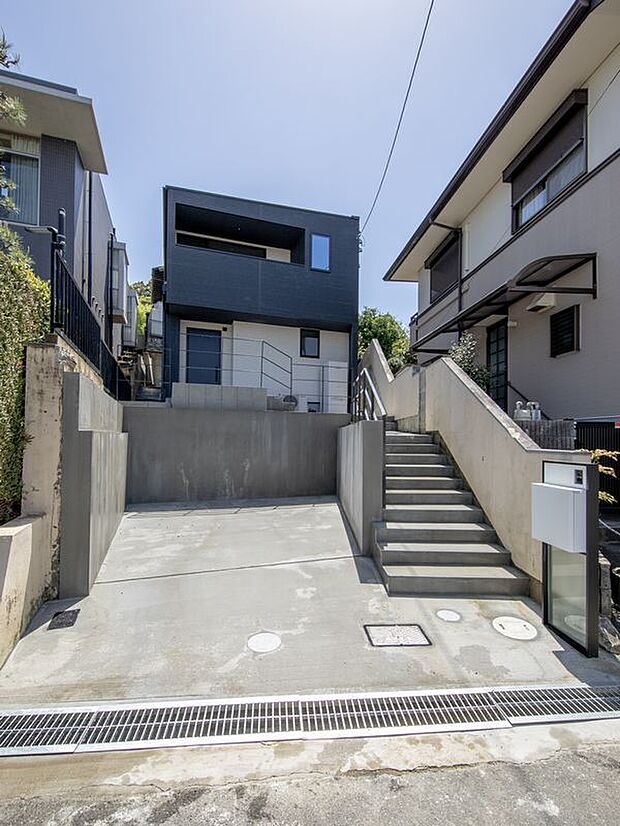 閑静な住宅街「茨木市南春日丘5丁目」にて新築戸建て販売開始いたしました!小学校まで徒歩約5分!