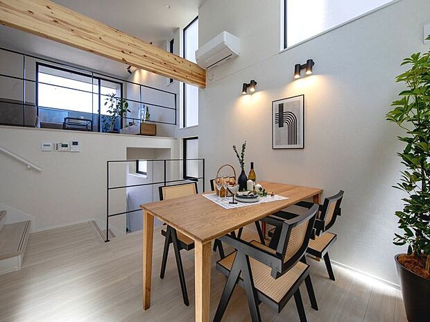 【ダイニング】リビングとダイニングを分けることでそれぞれの用途がはっきりとしたメリハリある空間に。