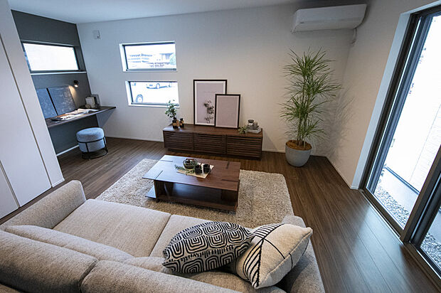 【リビング】リビングにはスタディースペースもございます!ちょっとした作業にも最適です♪