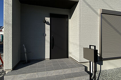 使いやすいポーチと便利なポスト付き