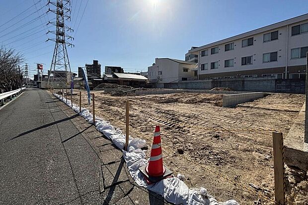 【前面道路含む現地写真】
保育園まで徒歩4分、小学校まで徒歩9分と通いやすい距離。小さなお子様がいるご家庭にも住みやすい環境です。/2026年1月撮影