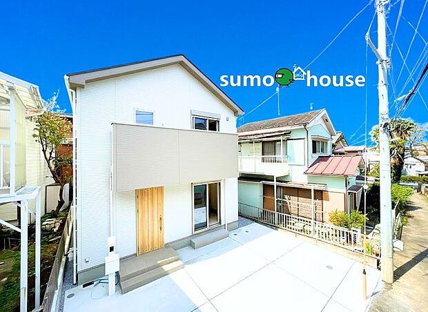 季節感を演出する多彩な樹木と豊かな彩りが重なり、四季折々の変化を楽しめる心地よい場所となることでしょう。時間の経過と共に味わいが出る素敵な空間へ。