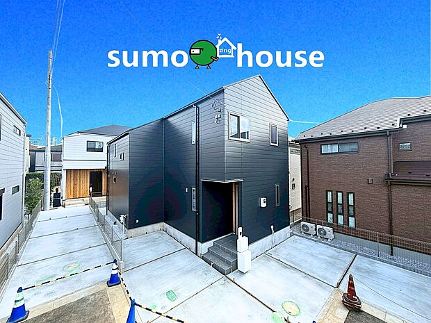 大切なご家族が集まるからこそＬＤＫはこだわりたいですよね！休日はおひさまの光をたっぷりと取りこめるリビングでゆったりと過ごしませんか？子供たちが元気に笑いながら走り回っている姿が目に浮かぶ空間です。